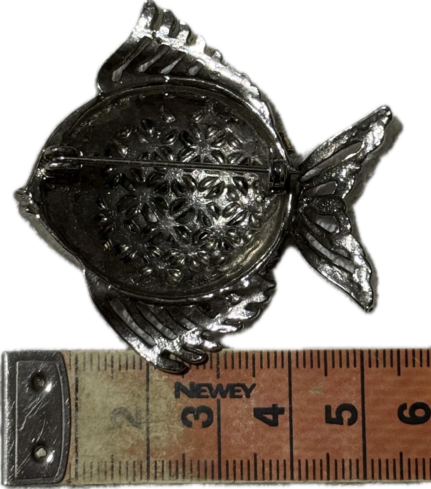 Silver Tone Multicolour Rhinestone Fish Brooch Novelty Animal Pin